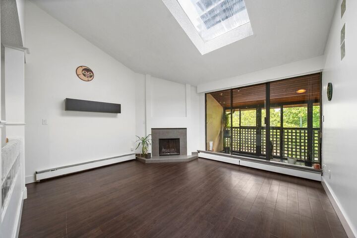 Property Photo:  141 W 13th Street 304  BC V7M 1N5 