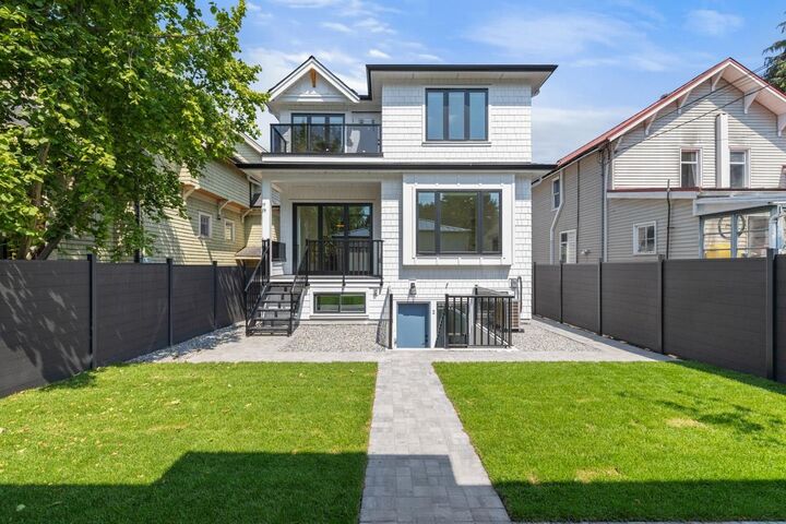 Property Photo:  62 E 21st Avenue 2  BC V5V 1P5 