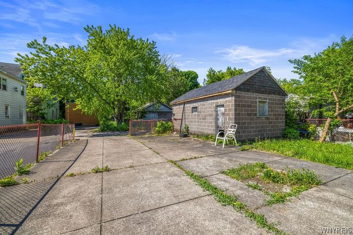 Property Photo:  1823 Whitney Avenue  NY 14301 