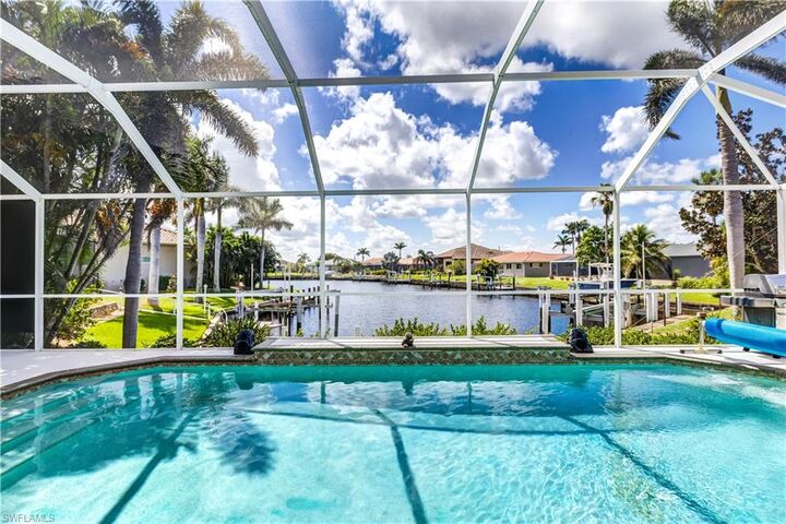 Property Photo: 735 Elisa Dr FL 33950