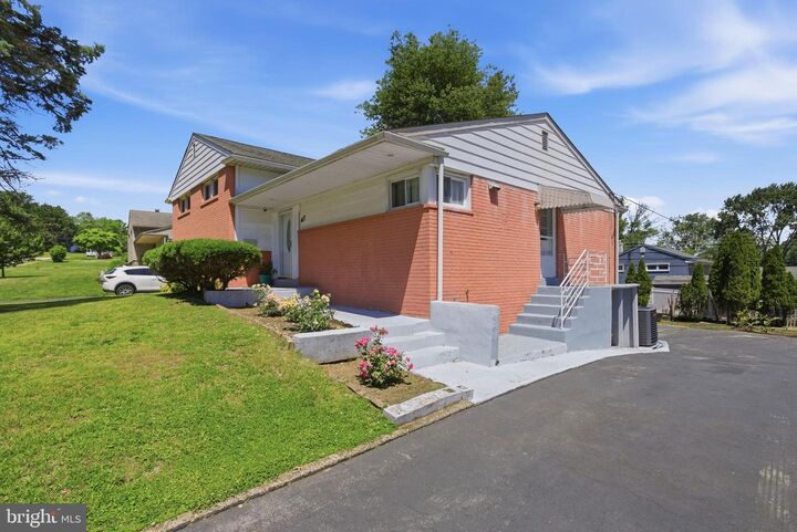 Property Photo:  417 Foster Drive  PA 19064 