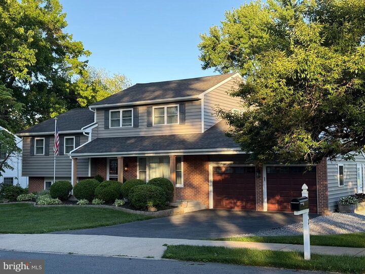 Property Photo:  1842 Longview Drive  PA 17601 