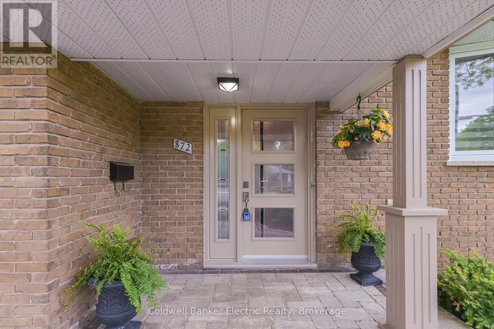 Property Photo:  872 Cumberland Avenue  ON K9H 7B2 