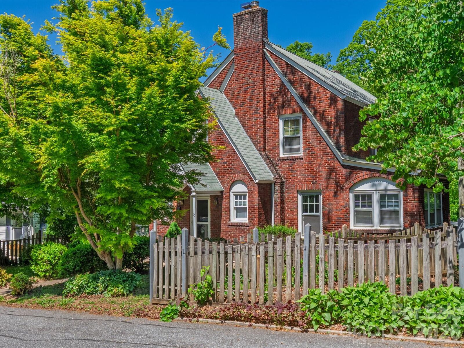 Property Photo: 15 Sylvan Avenue NC 28801