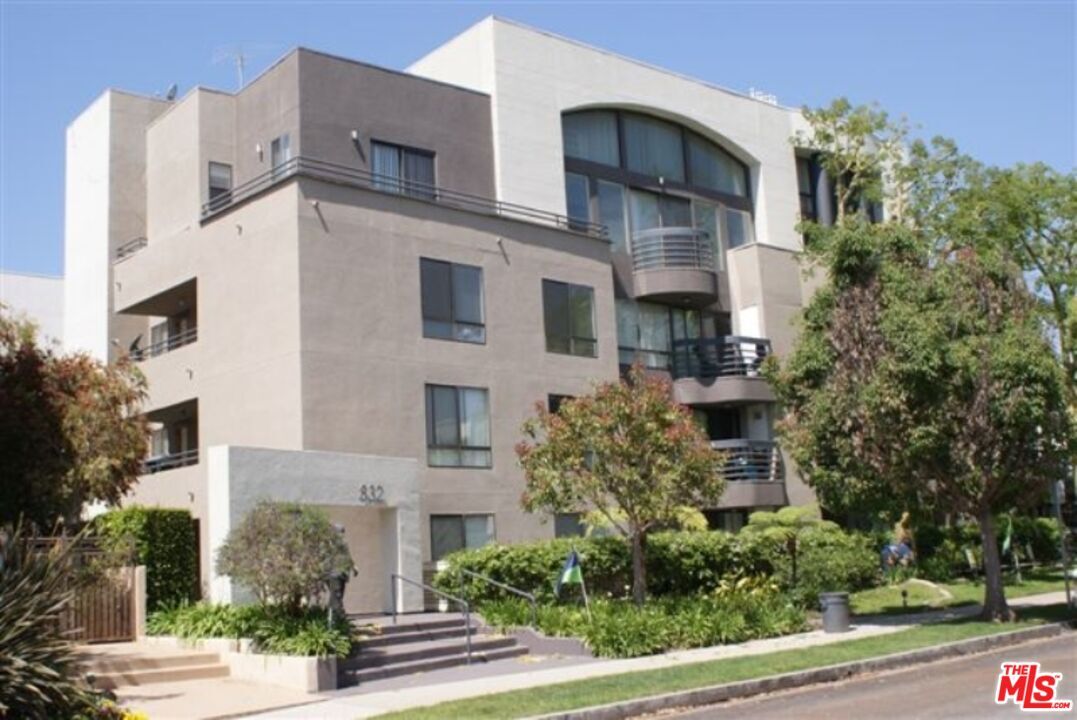 Property Photo:  832 3rd St  CA 90403 