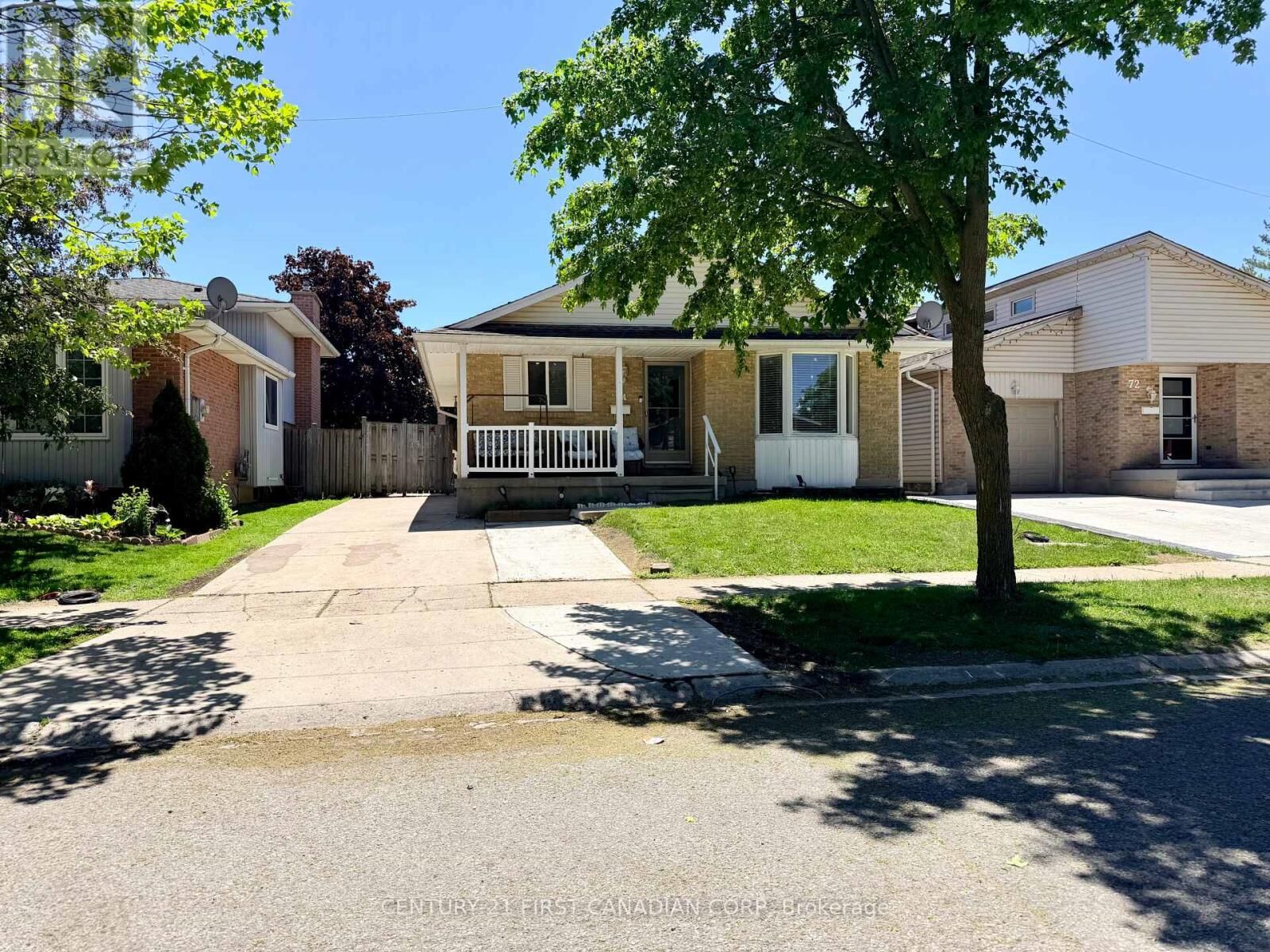 Property Photo:  74 Tumbleweed Crescent  ON N6E 2N8 