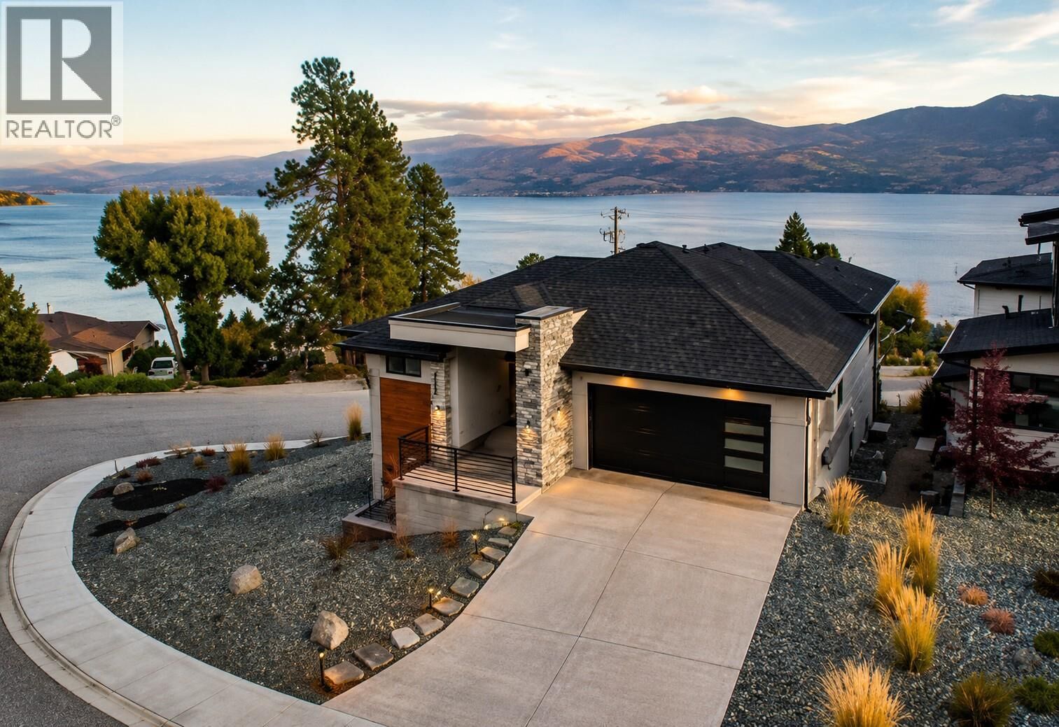 Property Photo: 3953 Beachview Drive BC V4T 2K1