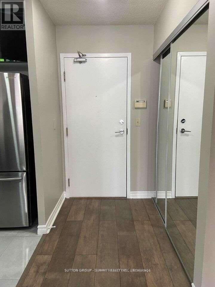 Property Photo:  325 Webb Drive 1808  ON L5B 3Z9 