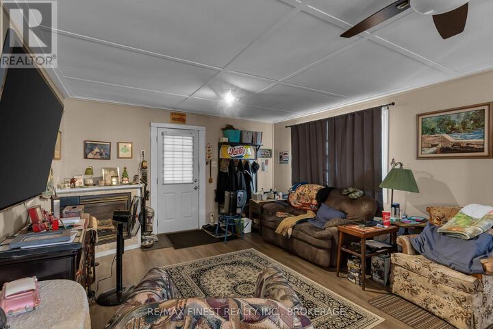 Property Photo: 186 Thomas Street ON K7R 2H5