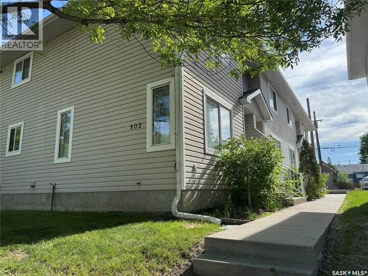 Property Photo:  2 802 K Avenue N  SK S7L 2N1 