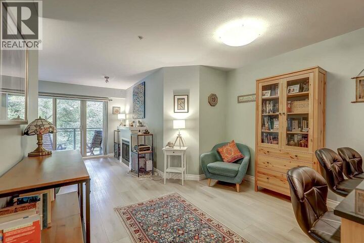 Property Photo:  1633 Mackay Avenue 301  BC V7P 0A2 