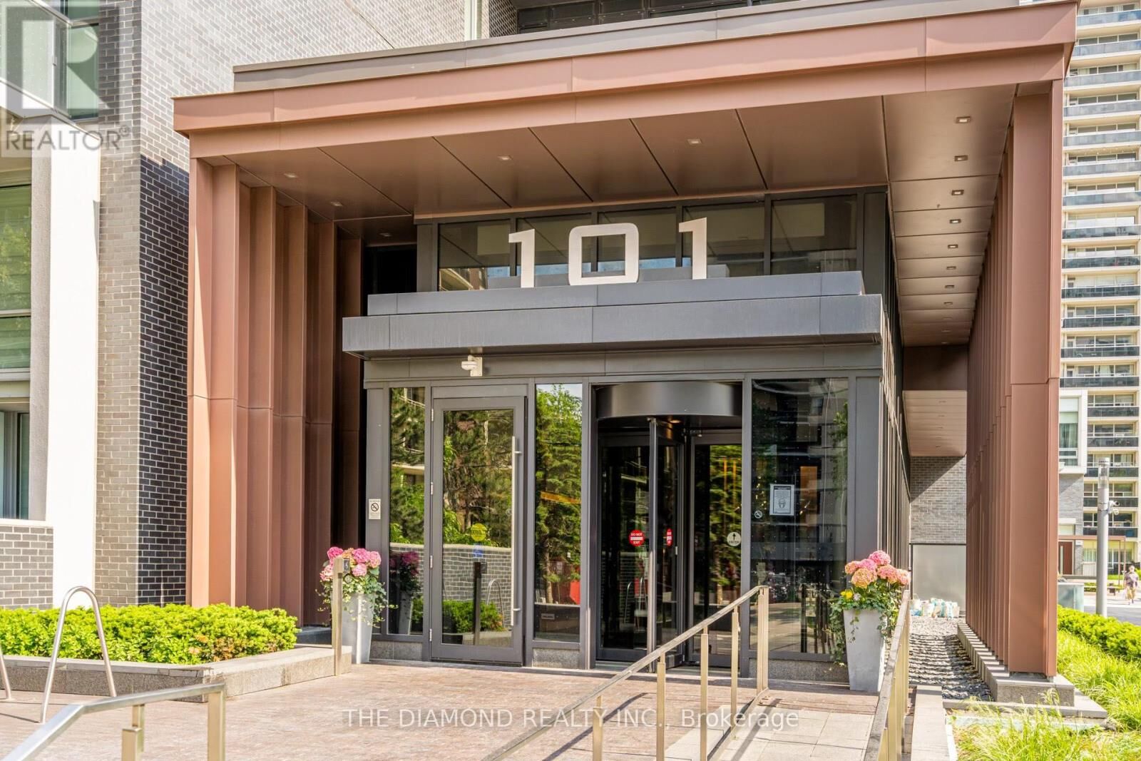 Property Photo: 101 Erskine Avenue 321 ON M4P 0C5