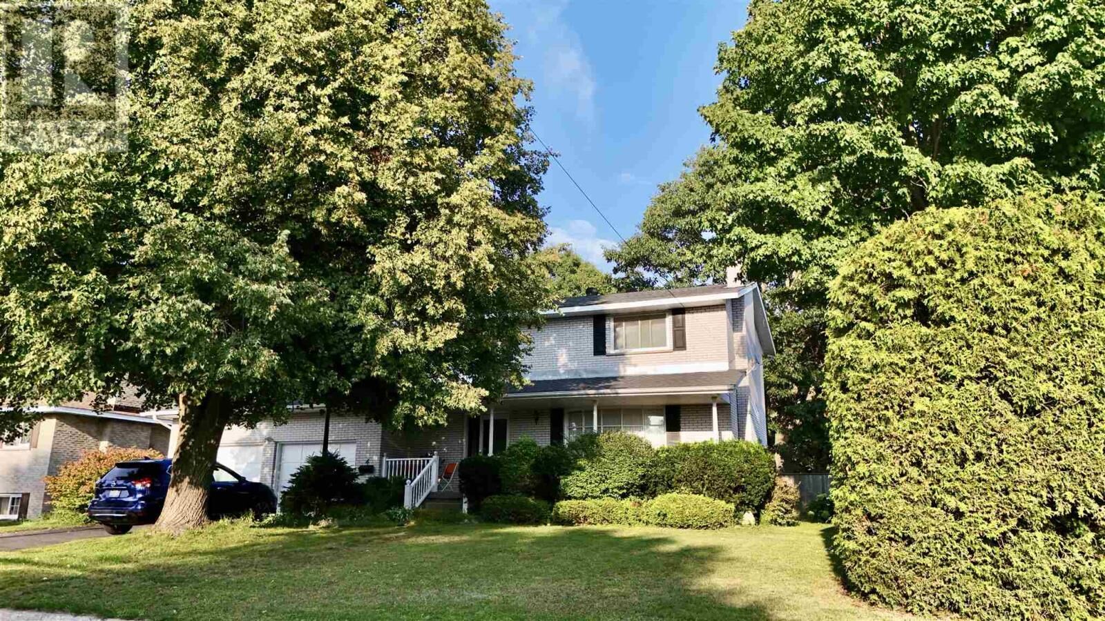 Property Photo:  4 Silver Birch Dr  ON P6A 5S1 
