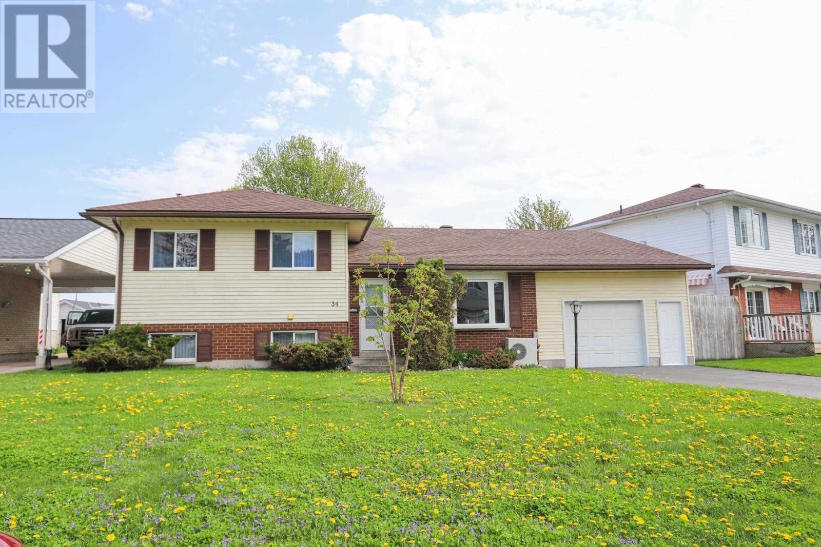 Photo de la propriété:  34 Taskar Dr  ON P6A 6M8 