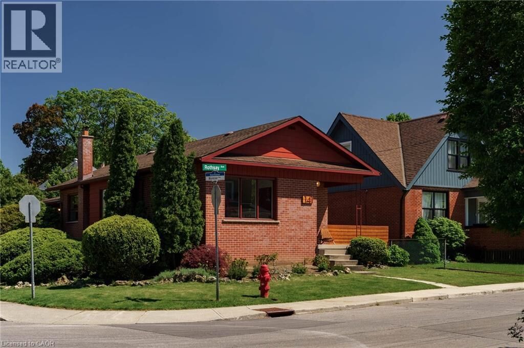 Photo de la propriété: 141 Rothsay Avenue ON L8M 3G5