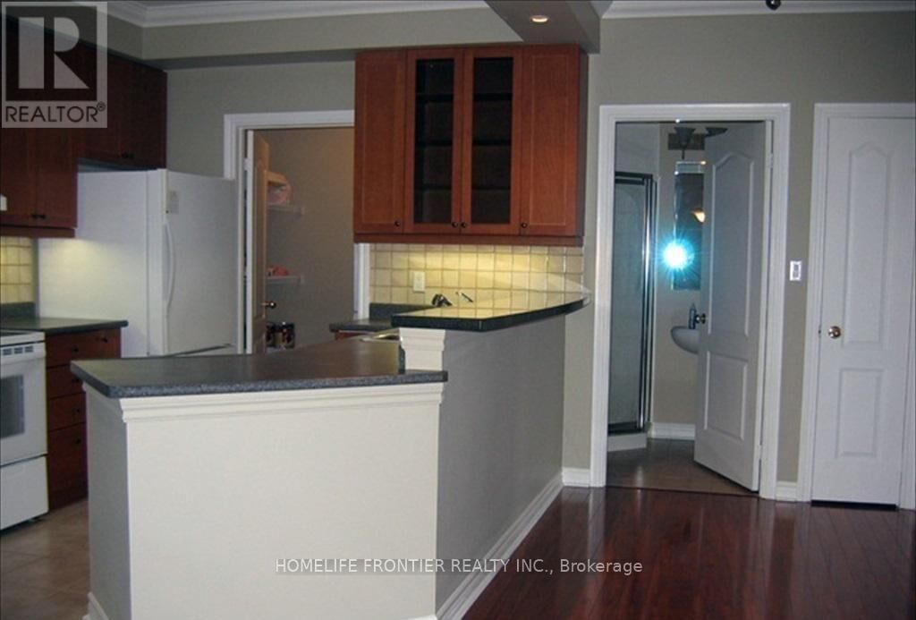 Property Photo: 3351 Cawthra Road 402 ON L5A 4N5