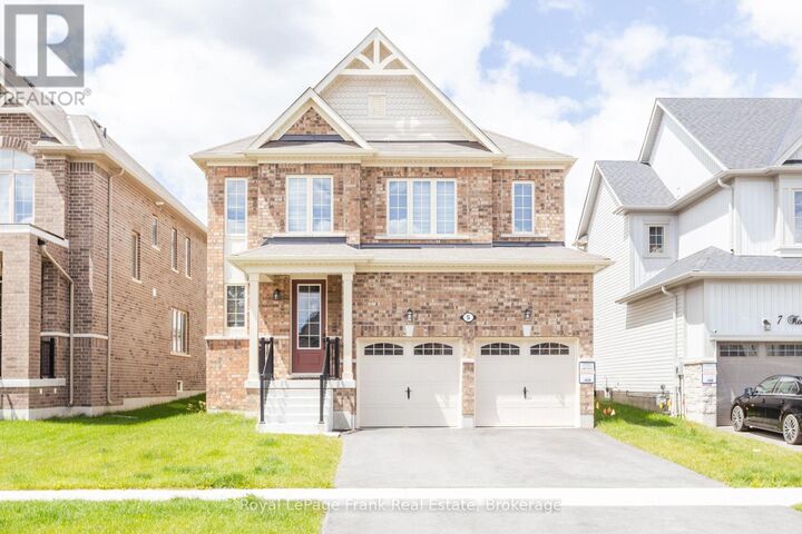 Property Photo: 5 Hennessey Crescent ON K9V 0P3