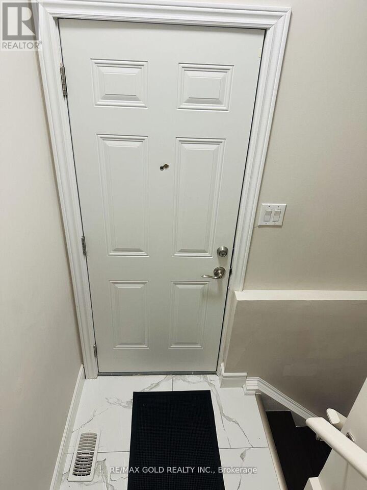 Property Photo: 305 Sedgewood Street ON N2P 0J6