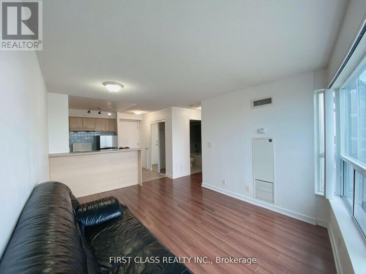 Property Photo: 36 Lee Centre Drive 3006 ON M1H 3K2