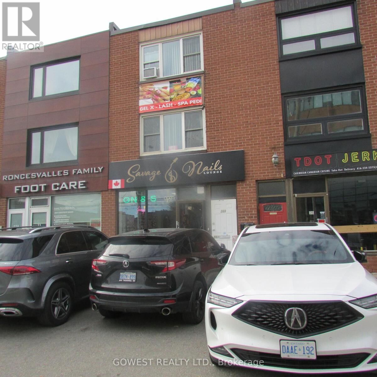 Property Photo: 24A Roncesvalles Avenue 3rd Floor ON M6R 2K3