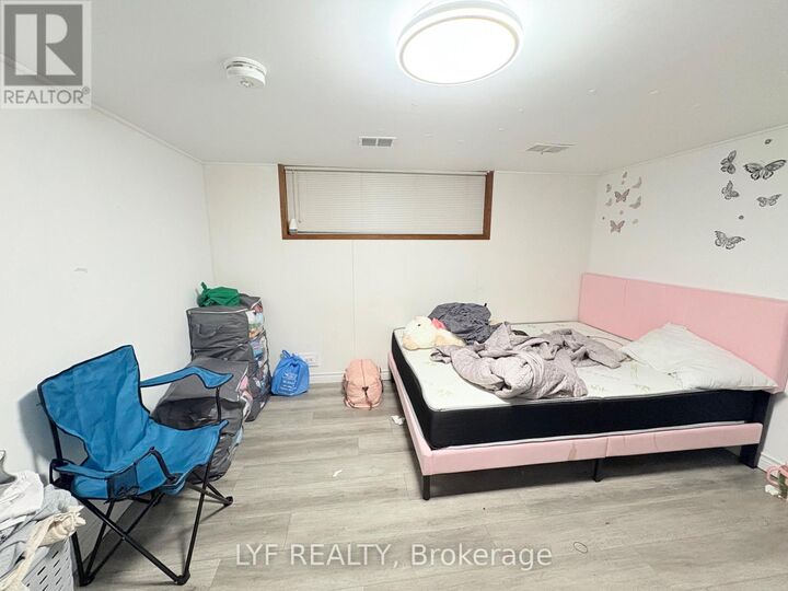 Property Photo:  6 Thorn Lane Bsmt Rm 4  ON M3B 2Z9 