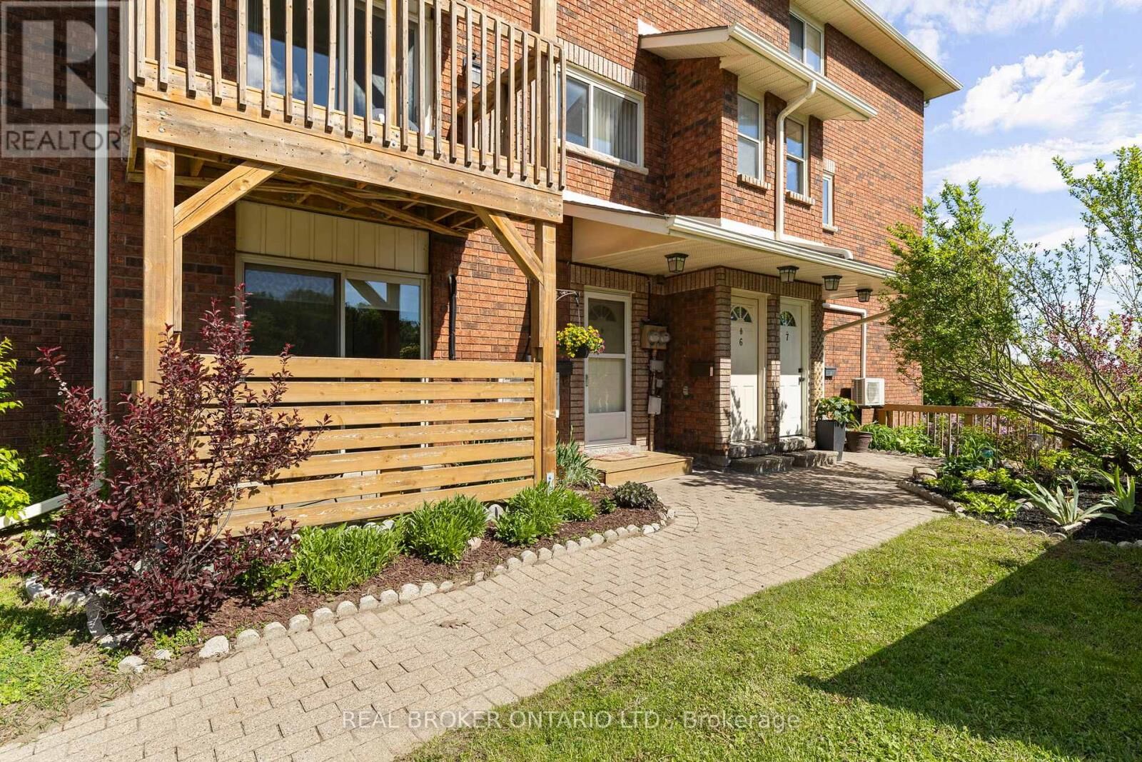 Property Photo:  50 Loggers Run 5  ON L4N 6W5 