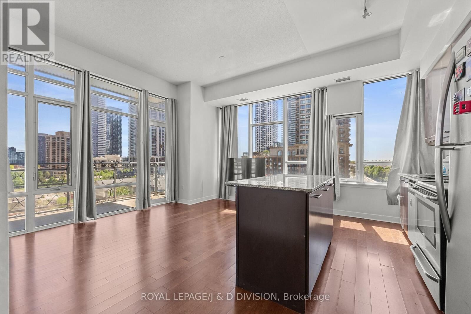 Property Photo: 360 Square One Drive 604 ON L5B 0G7