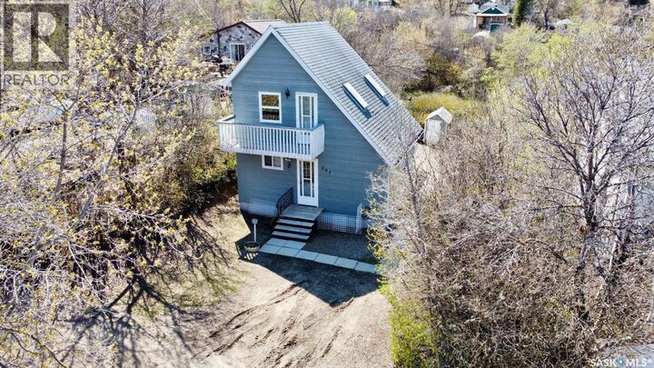 Property Photo:  207 Regina Street  SK S0K 4T1 