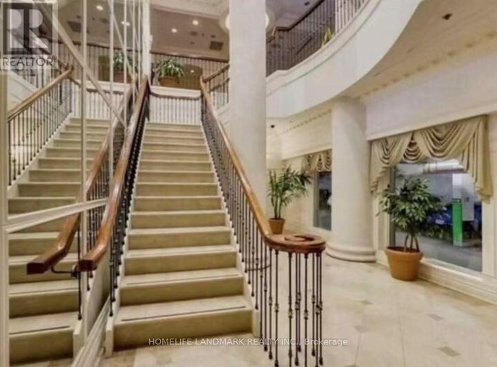 Property Photo: 18 Sommerset Way 806 ON M2N 6X5