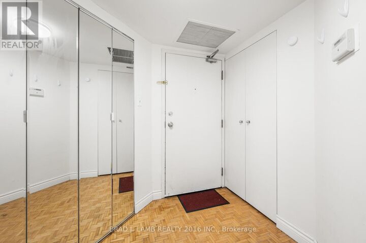 Property Photo: 1001 Bay Street 2709 ON M5S 3A6