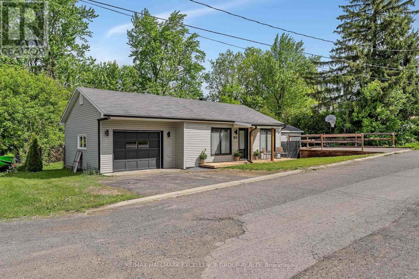Property Photo: 1310 Henri Circle ON K4K 1C6
