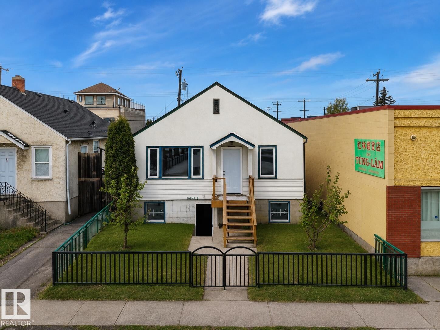 Property Photo:  10844 97 Street NW  AB T5H 1H5 