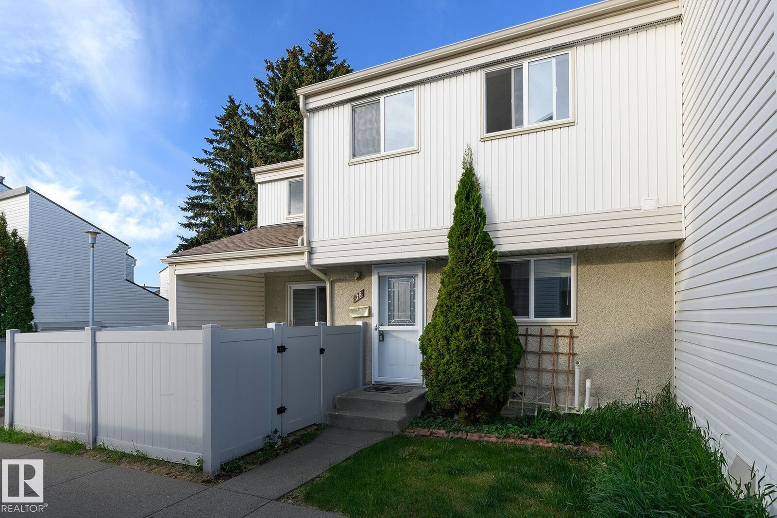 Property Photo: 38 Woodvale Village NW AB T6L 1W2