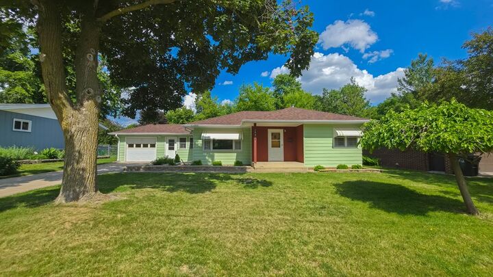 Property Photo:  1231 N 8th St  IA 50501 
