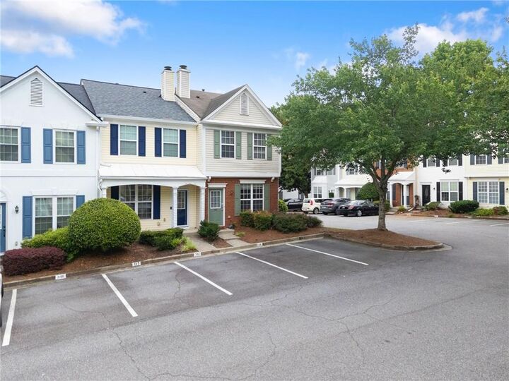 Property Photo: 318 Devonshire Drive GA 30022