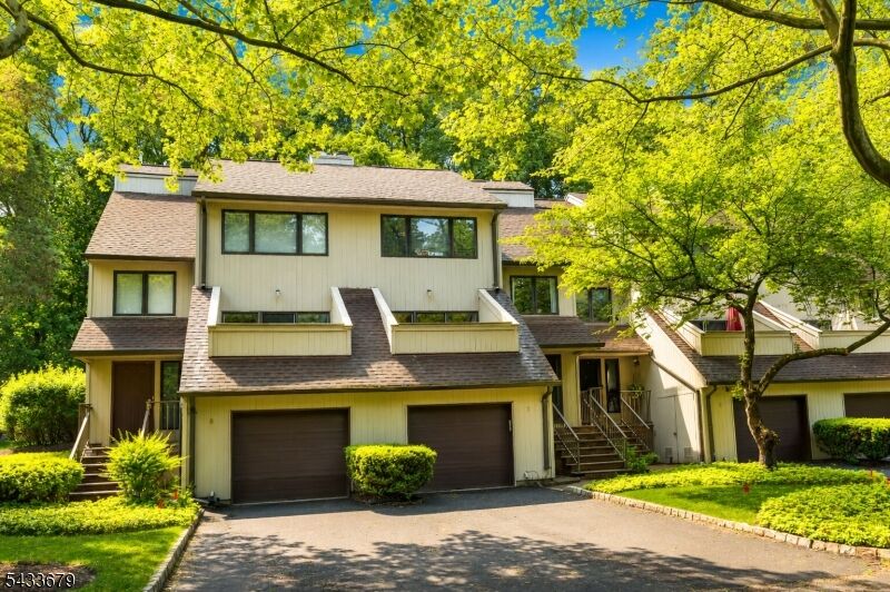 Property Photo:  7 Newcastle Ct  NJ 07046 