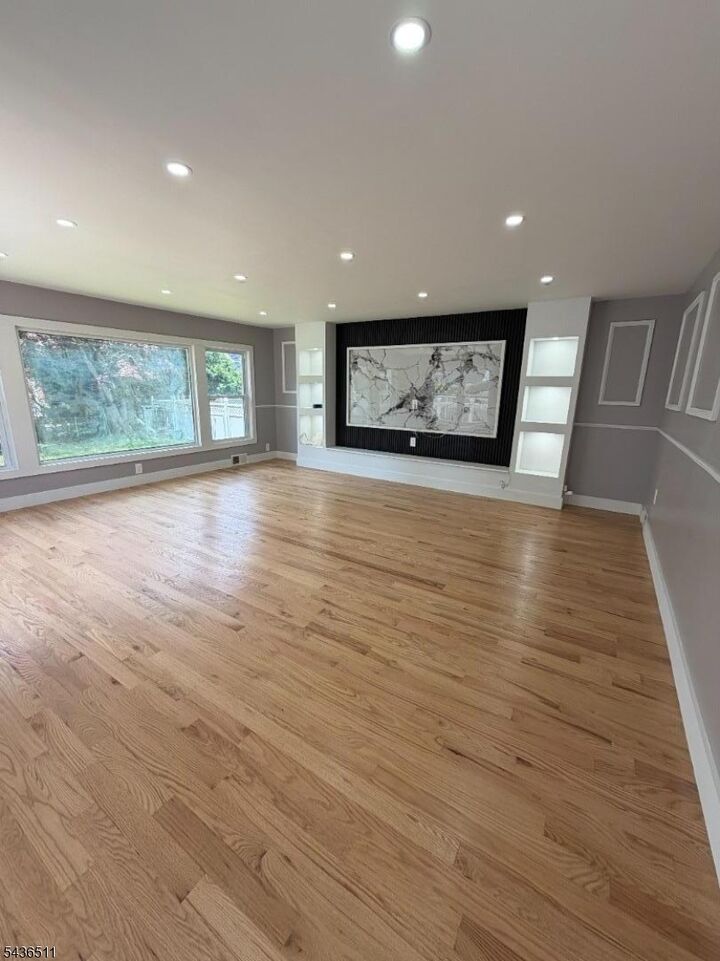 Property Photo:  910 Roanoke Ave  NJ 07205 