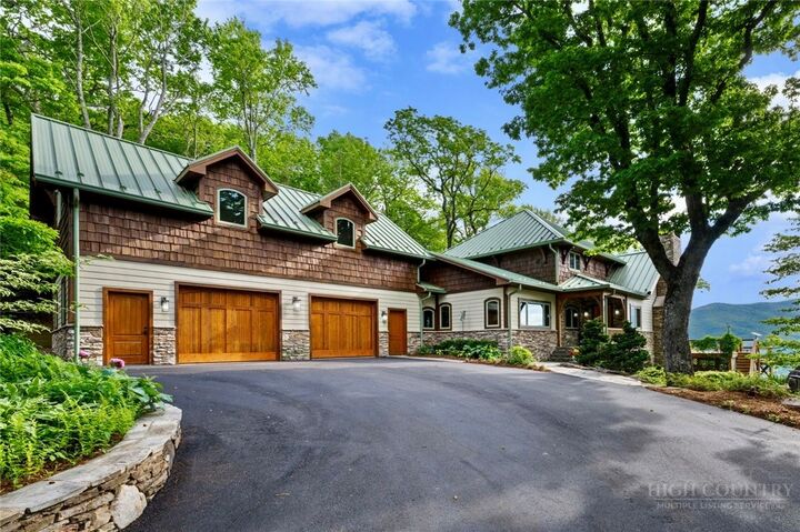 Property Photo: 1008 Old Johns River Road NC 28605