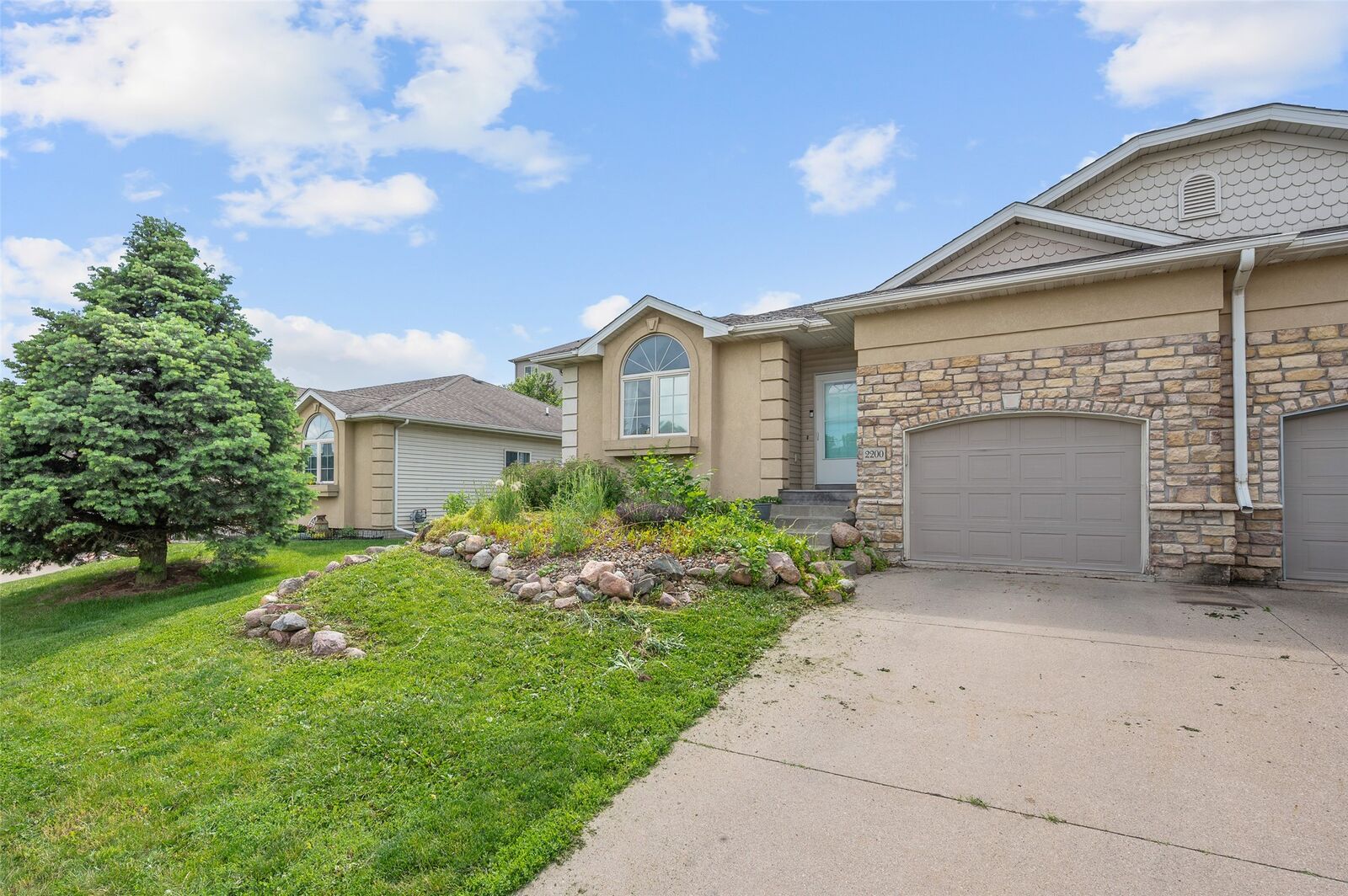 Property Photo:  2200 Fountain Crest Drive  IA 50327 