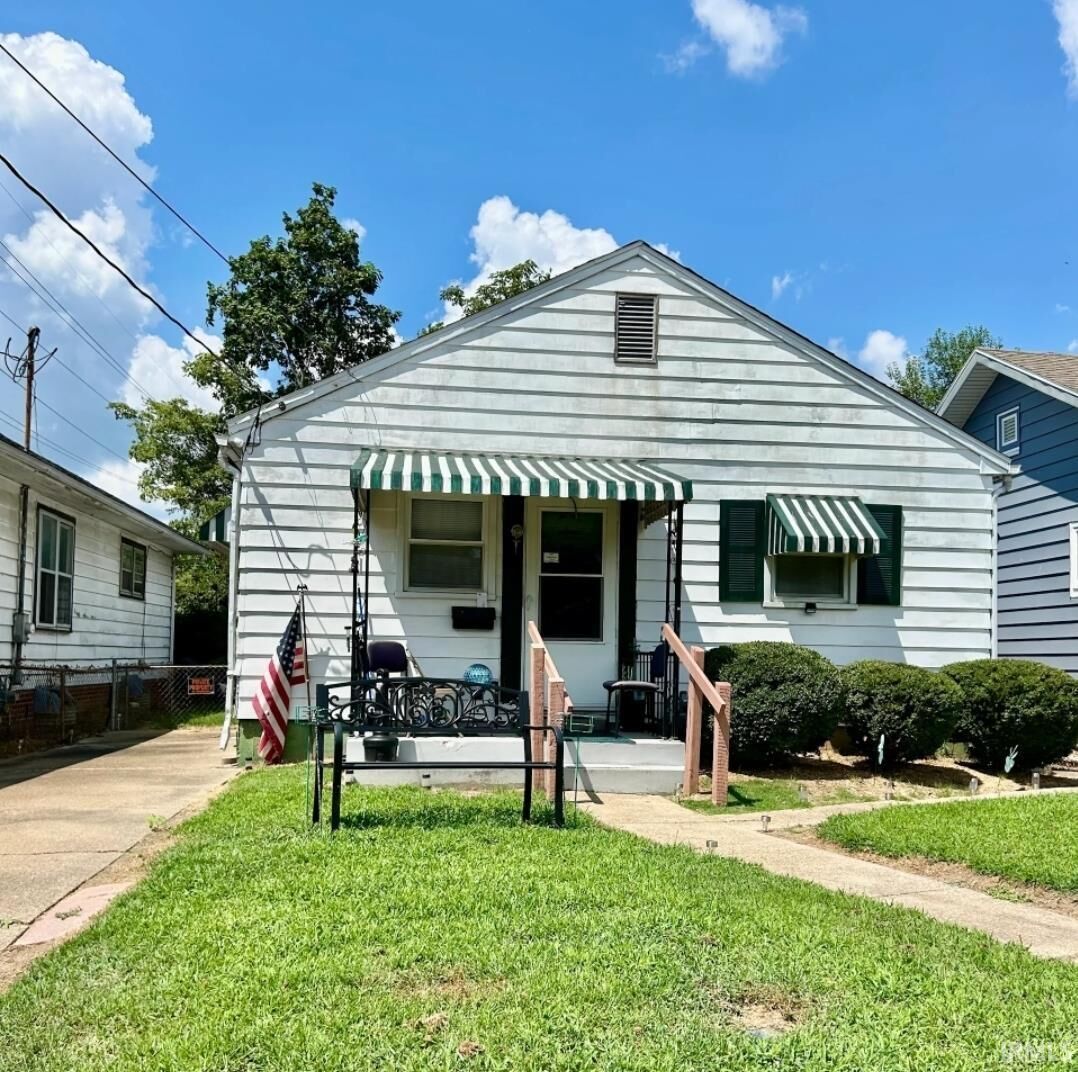 Property Photo:  1735 S Bedford Avenue  IN 47713 