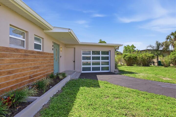 Property Photo:  108 Buckeye Avenue NW  FL 33952 