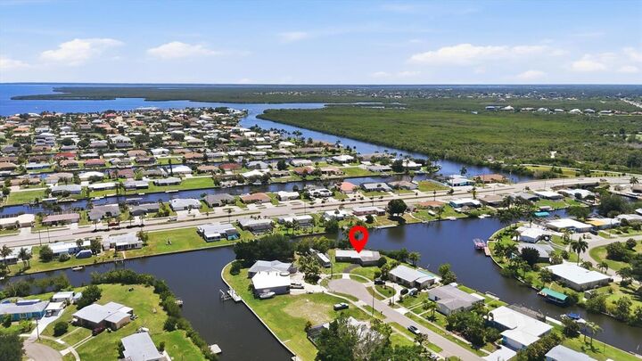 Property Photo:  108 Buckeye Avenue NW  FL 33952 