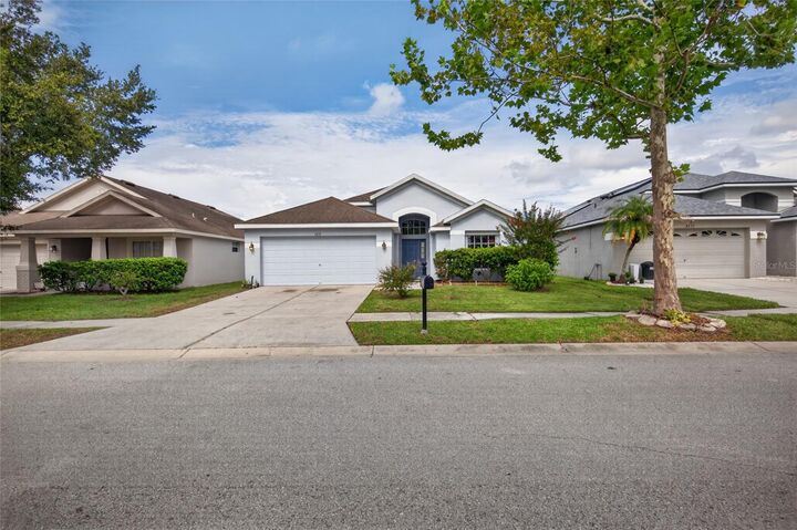 Property Photo:  6833 Runner Oak Drive  FL 33545 