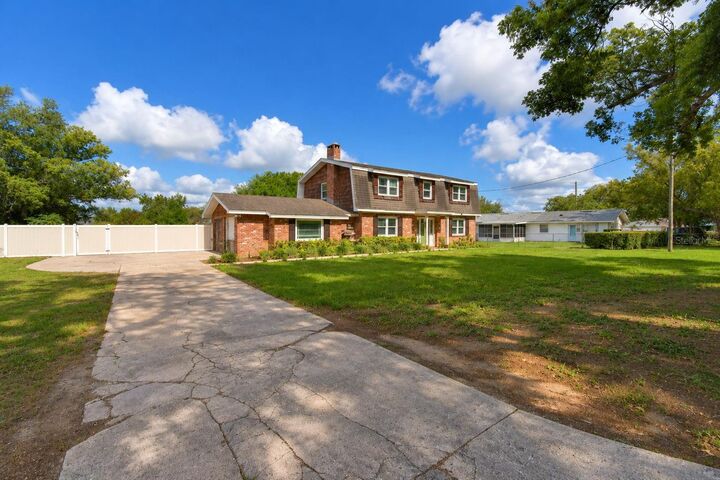 Property Photo:  215 S Ilakee Avenue  FL 33850 