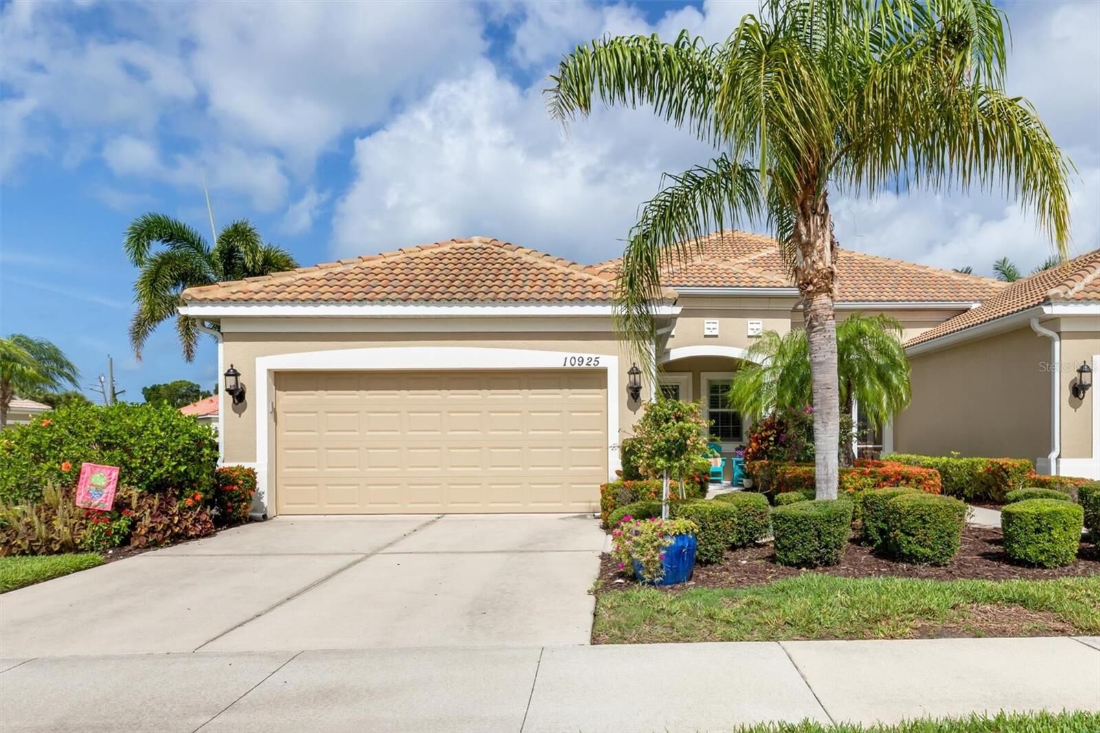 Property Photo: 10925 Lerwick Circle FL 34223