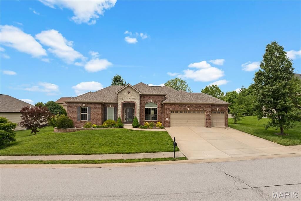 Property Photo:  3213 Roan Hill Drive  IL 62221 