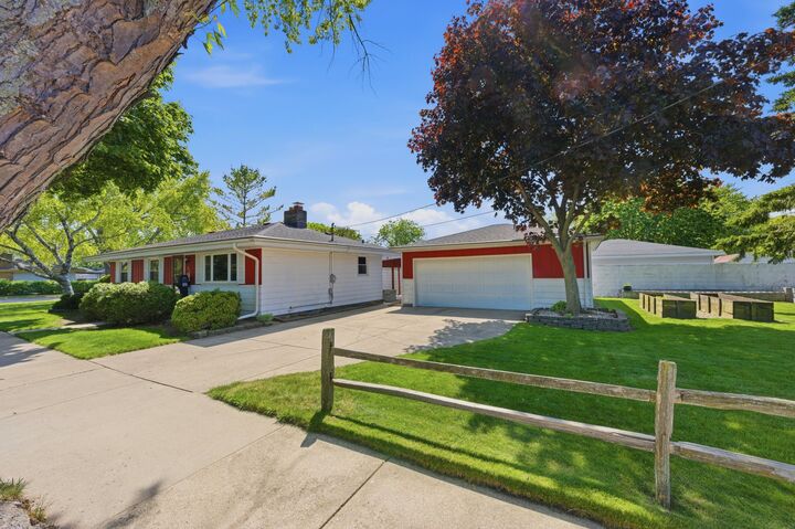 Property Photo:  3520 Knoll Pl  WI 53403 