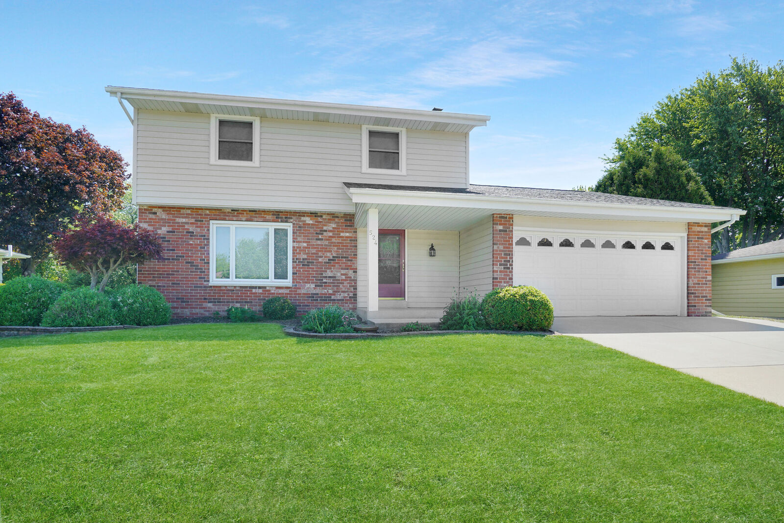 Property Photo:  524 Birch Ln  WI 53027 