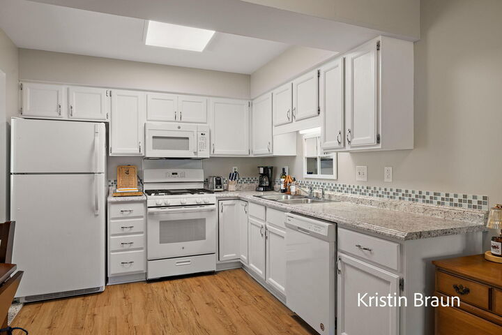 Property Photo: 1075 Walnut Grove Drive MI 49441