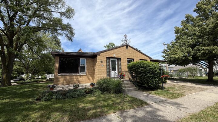 Property Photo: 21 S Despelder Street MI 49417